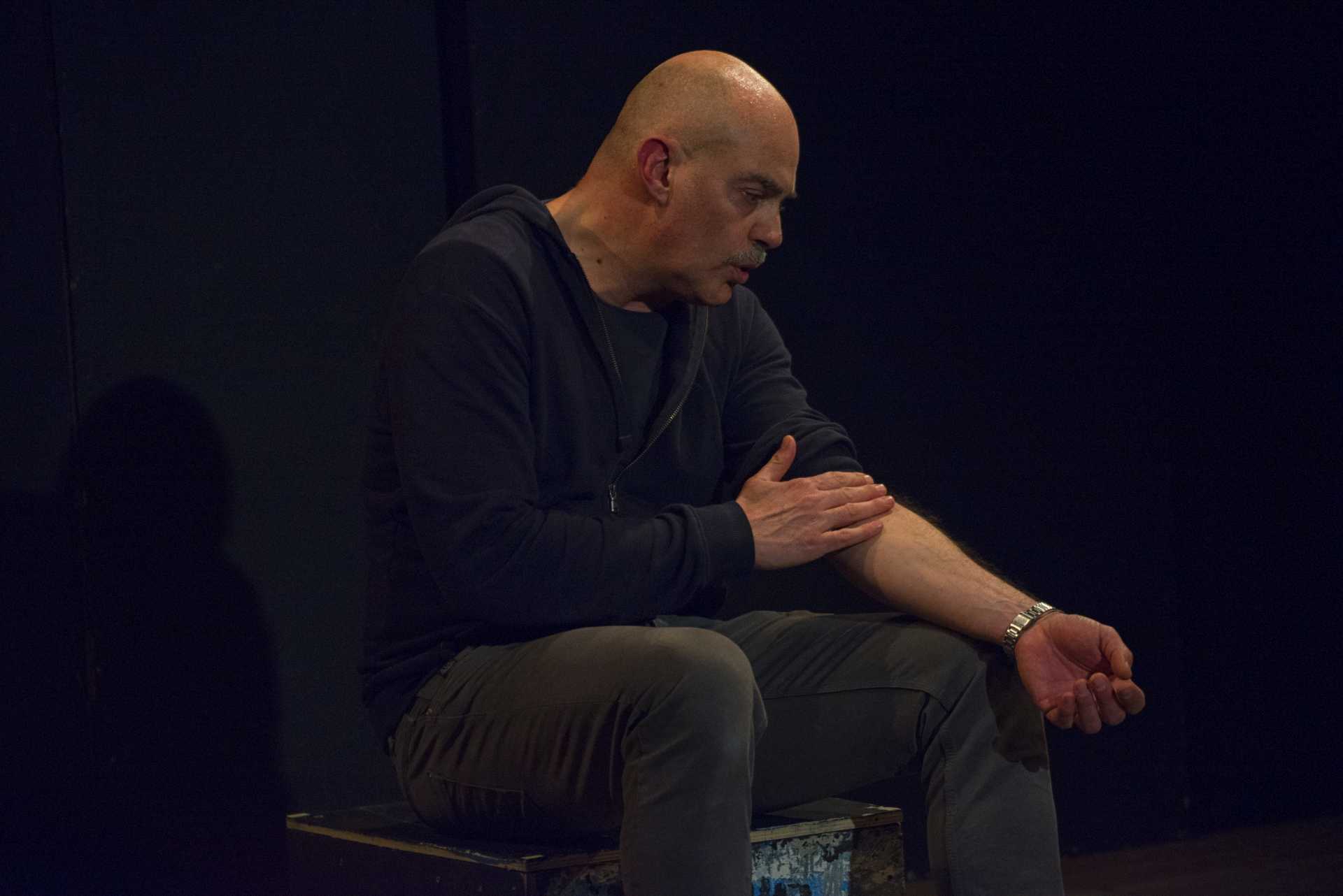 Fabio Avaro al teatro Pegaso con Storie Bastarde Fabio Avaro al teatro Pegaso con Storie Bastarde