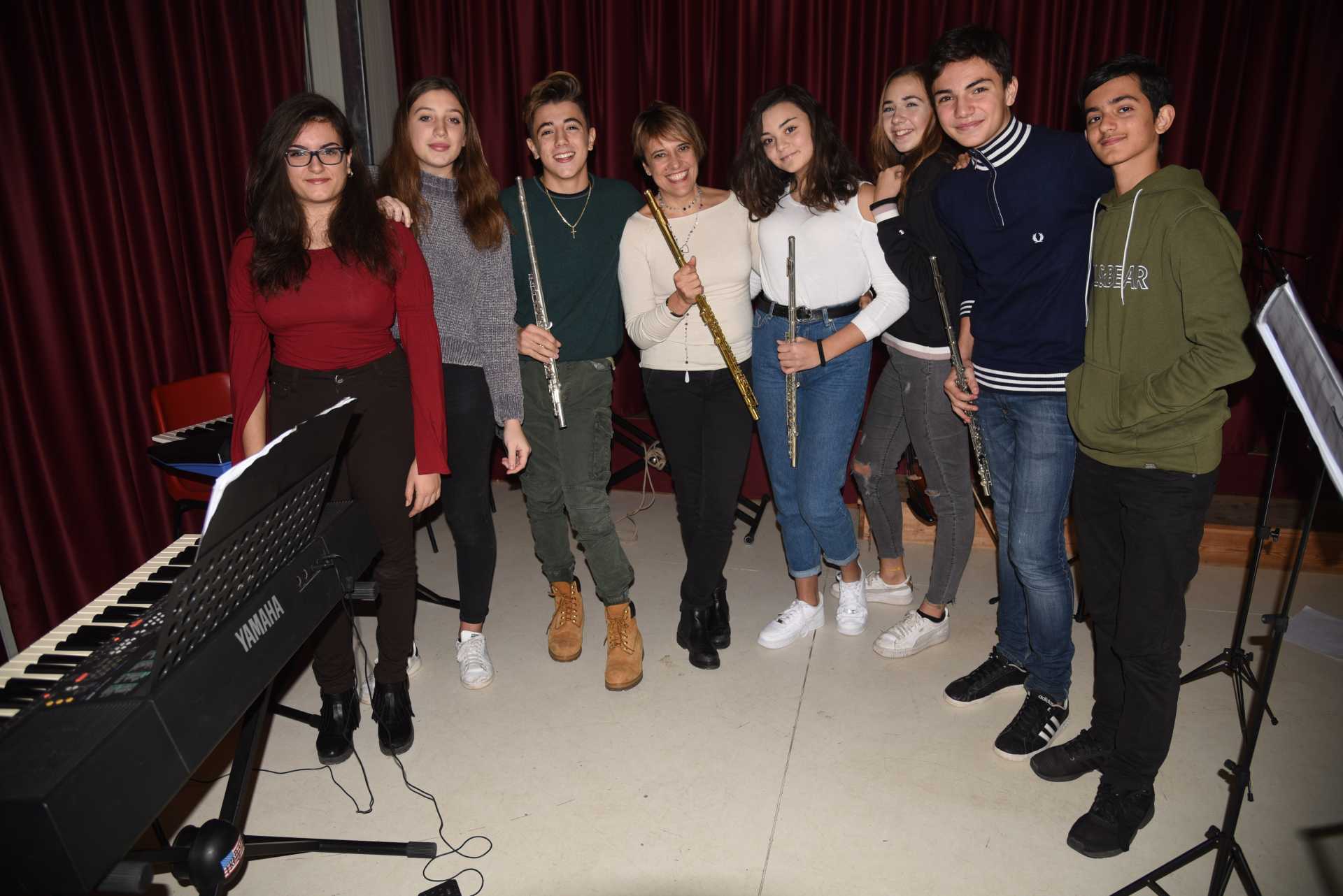 Il Giovane Ensamble del Lido diretto da Iolanda Zignani alla sua prima esibizione pubblica Il Giovane Ensamble del Lido diretto da Iolanda Zignani alla sua prima esibizione pubblica