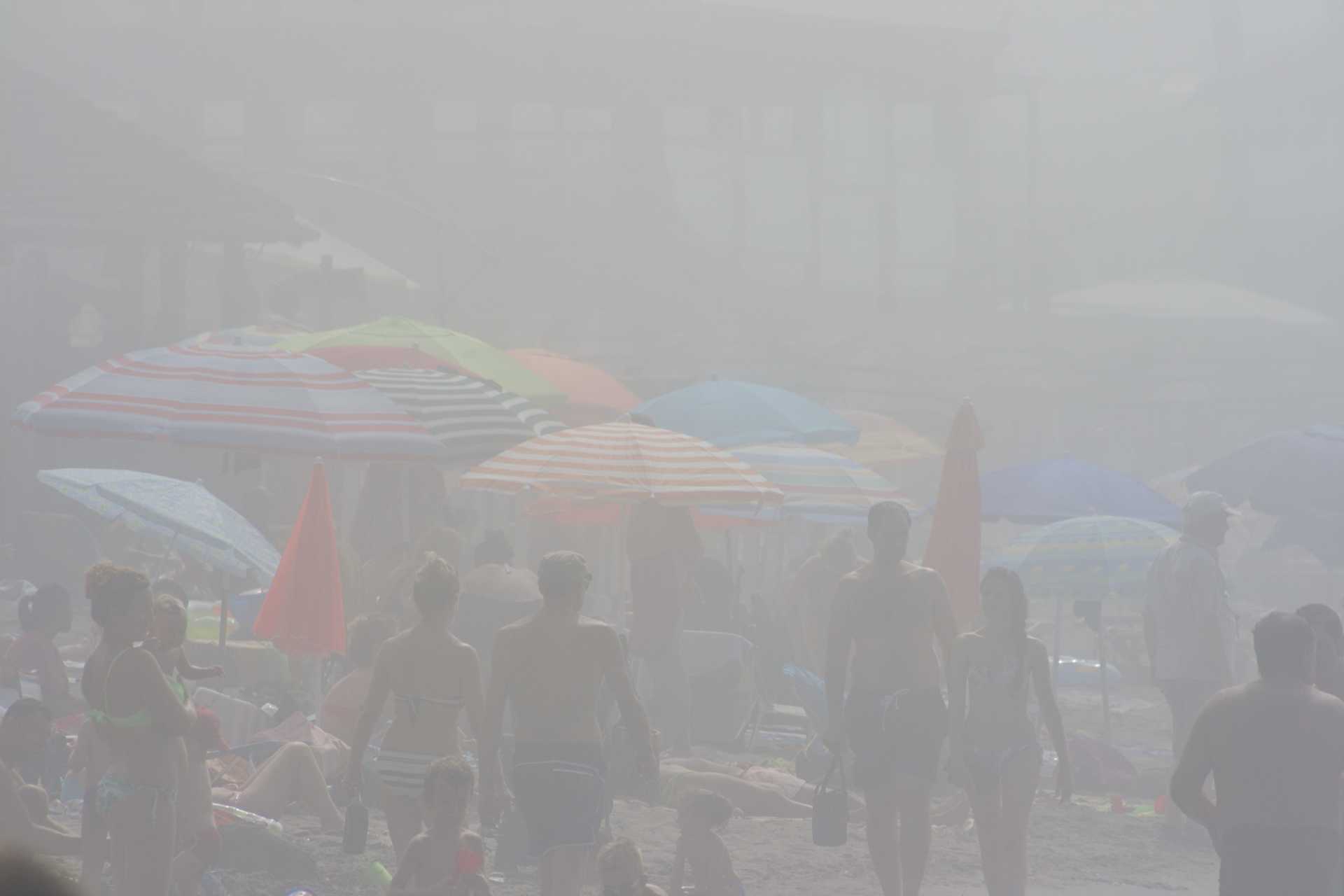 Ostia si sveglia nella nebbia